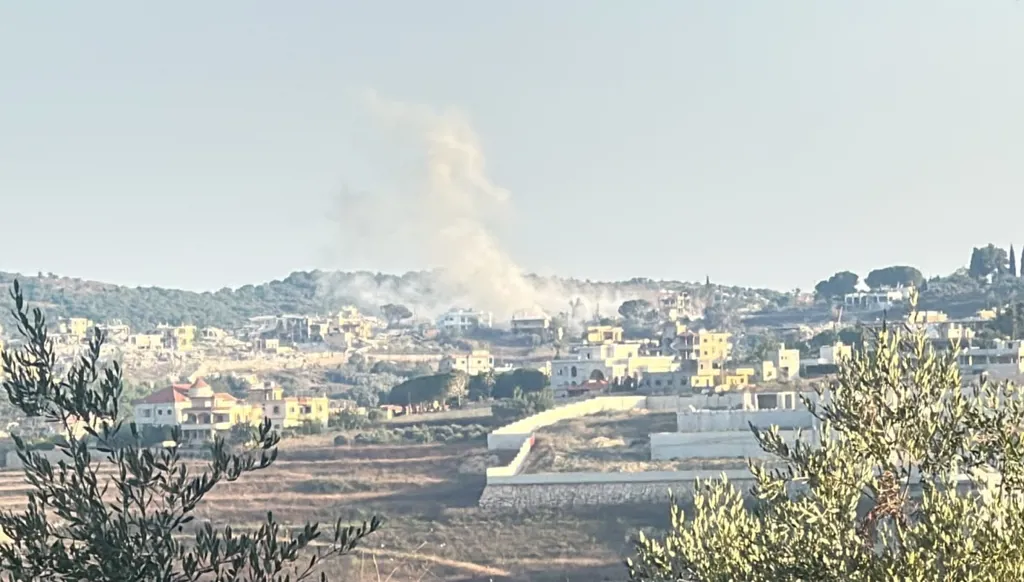 صورة متداولة لعملية تفجير نفذتها القوات الإسرائيلية في بلدة حداثا بقضاء بنت جبيل جنوبي لبنان