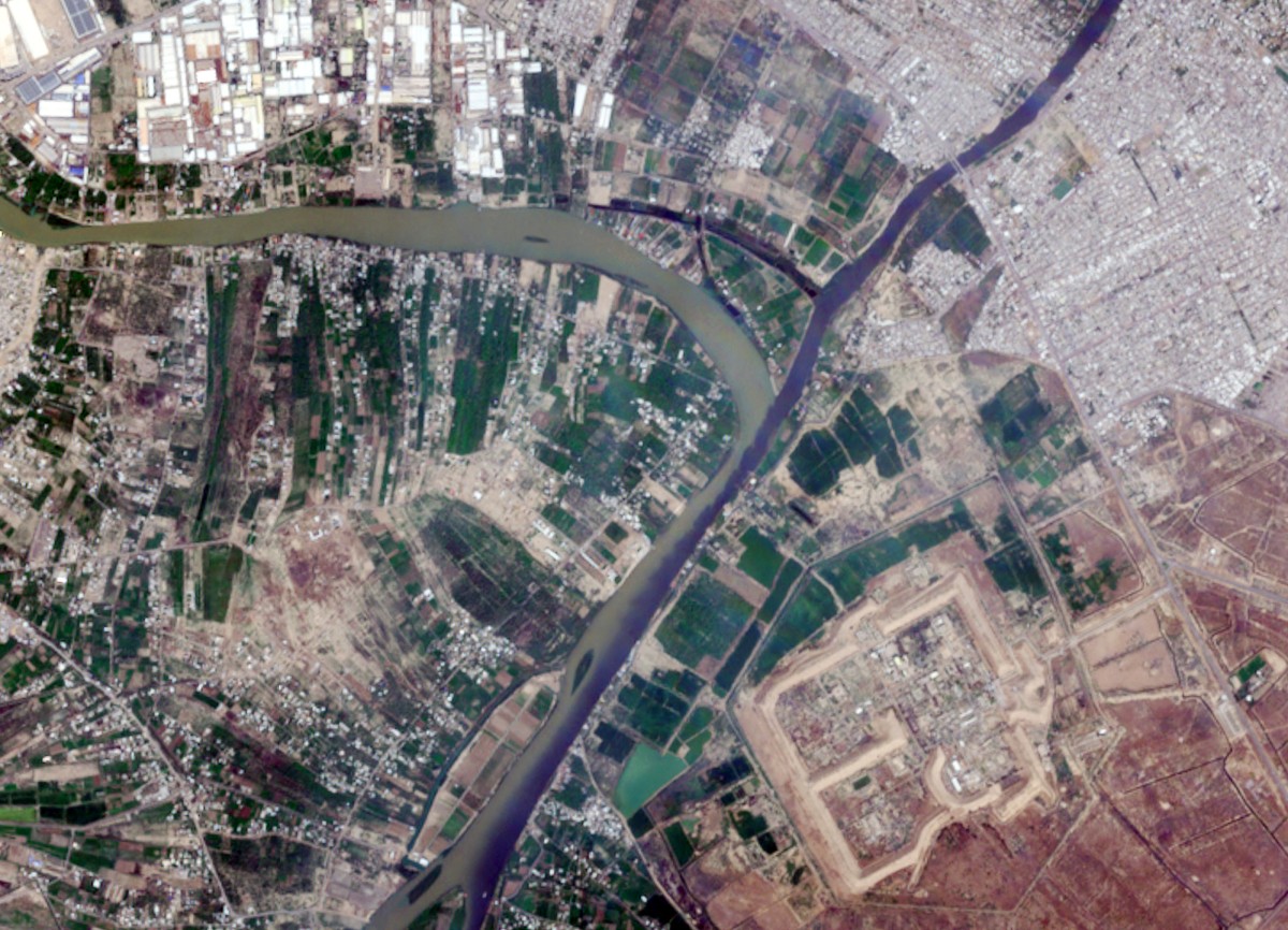 صورة قمر صناعي تُظهِر ملتقى نهري ديالى ودجلة بعد أسبوع من نفوق جماعي للأسماك في محافظة واسط في 12 نيسان/أبريل 2026 (أ ف ب)