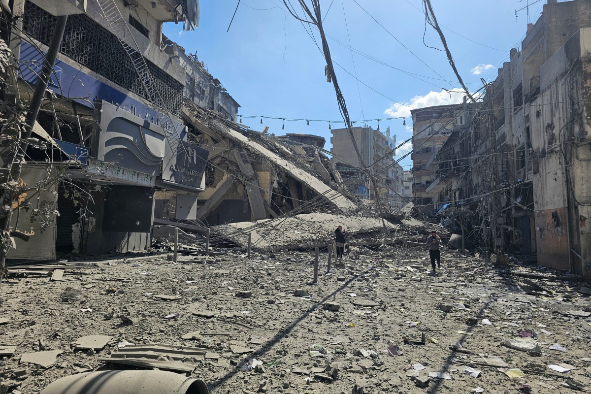 صورة تُظهر الدمار في موقع غارة جوية إسرائيلية استهدفت حي برج البراجنة في الضواحي الجنوبية للعاصمة اللبنانية بيروت في 9 آذار/مارس 2026 (أ ف ب)