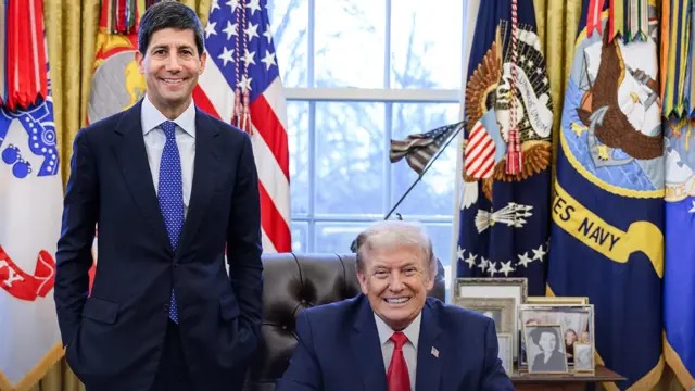صورة تجمع كيفن وارش مع الرئيس الأميركي دونالد ترامب (صفحة البيت الأبيض على موقع إكس)