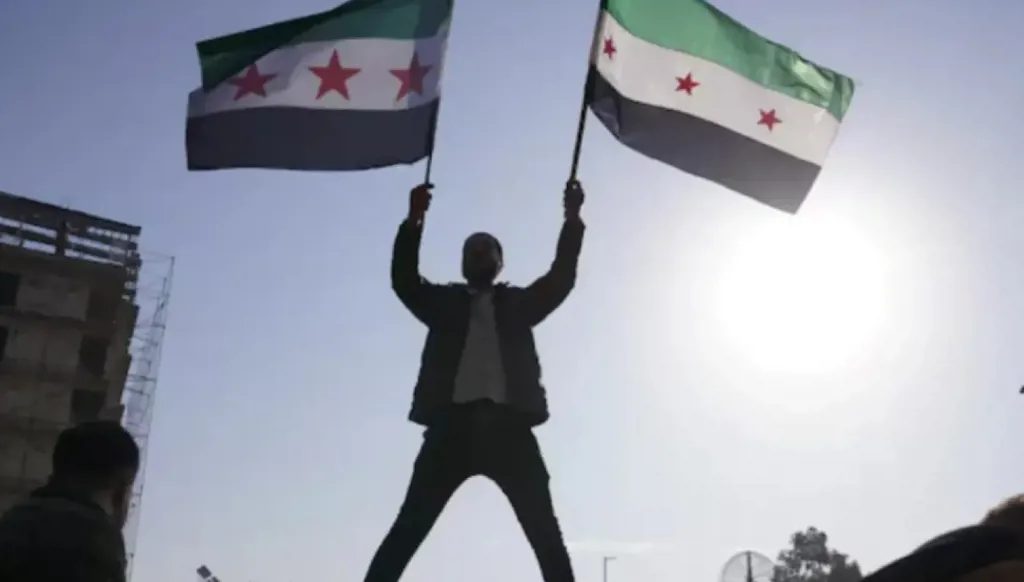 عام بلا الأسد… ماذا يريد الخليج من سوريا الغد؟