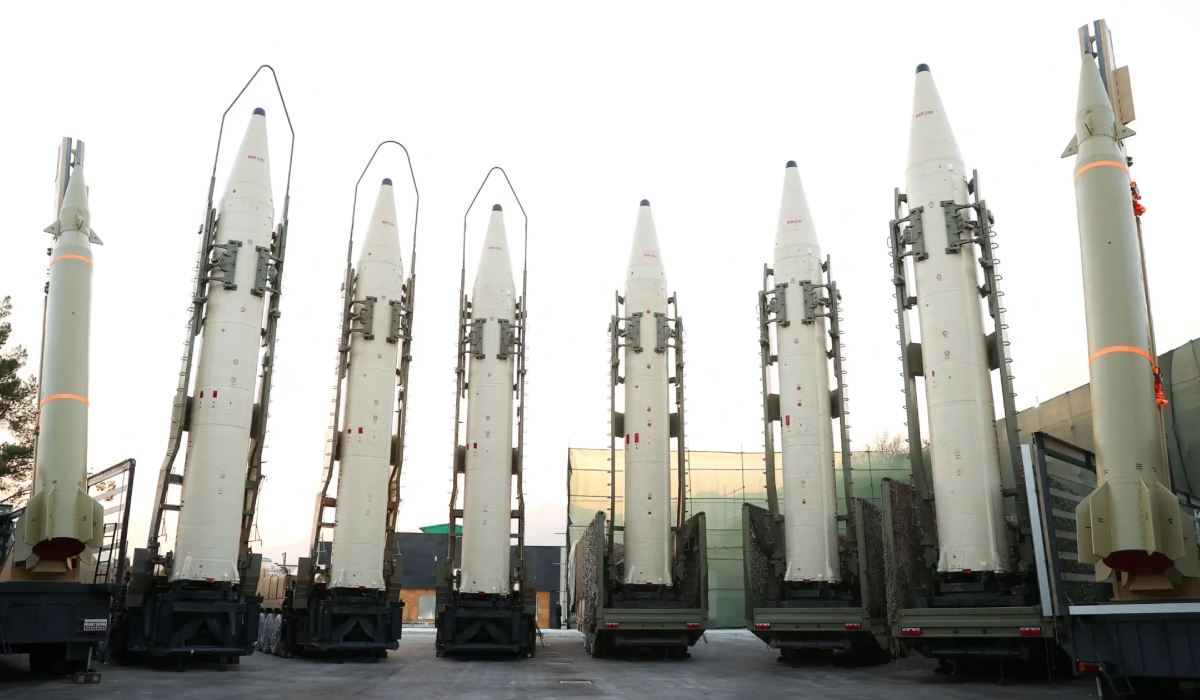 عرض لصواريخ باليستية إيرانية خلال حفل للقوات المسلحة (أرشيفية)