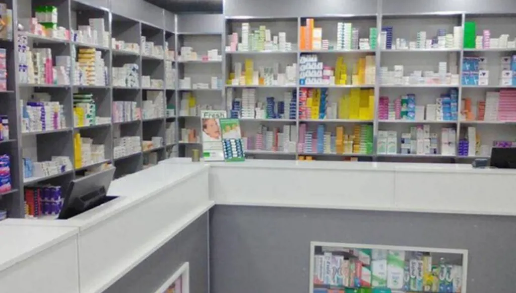 مخزون الدواء يكفي ثلاثة أشهر… والأنظار إلى المرفأ والمطار