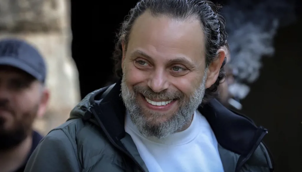 شتائم واتهامات بين سيف السبيعي وسامر رضوان: "عميل مخابرات" و"ربع مخرج"