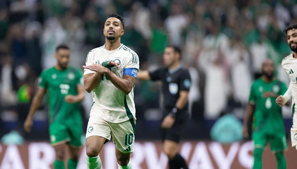 سالم الدوسري من سهام الانتقاد إلى مجد الأبطال