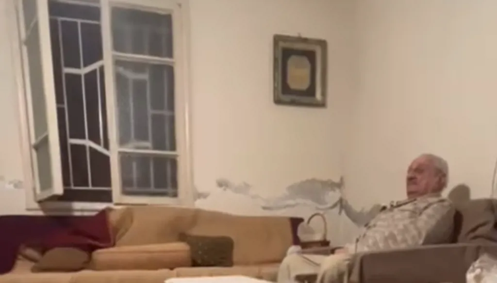 فيديو الجد الصّامد في الشياح وتعليق الحفيدة: إنّه منزل حياته وذكرياته