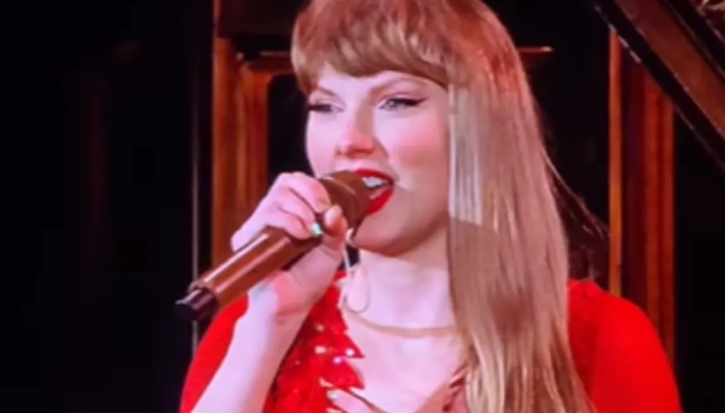 تايلور سويفت تبكي على المسرح في العرض الأخير من جولتها العالمية (فيديو)