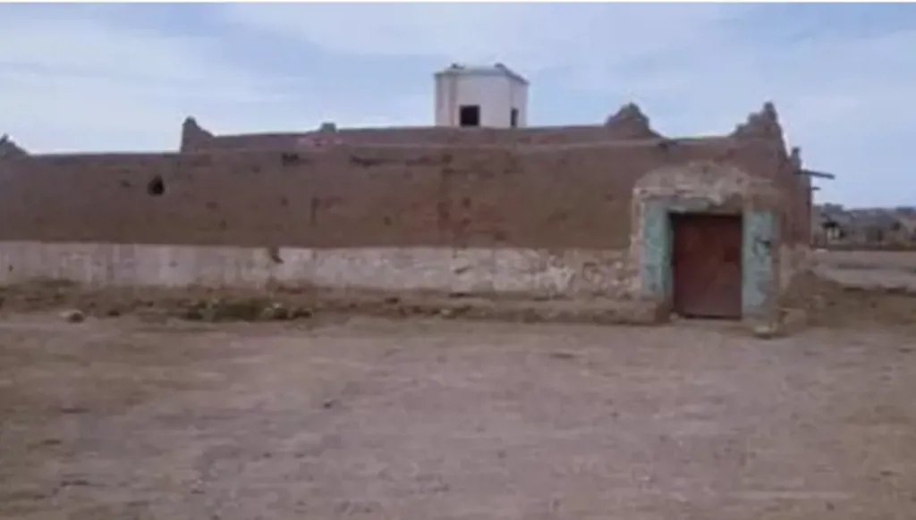 مغربي يحتجز أطفاله وزوجته عراة في ضريح... والشرطة تتدخل