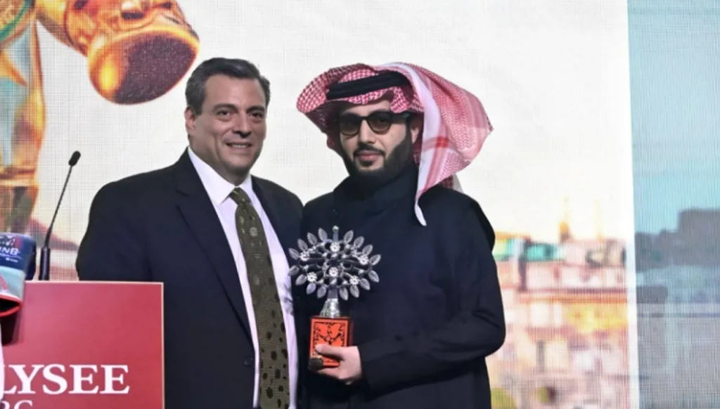مجلس الملاكمة العالمي يمنح تركي آل الشيخ جائزة "رجل العام"