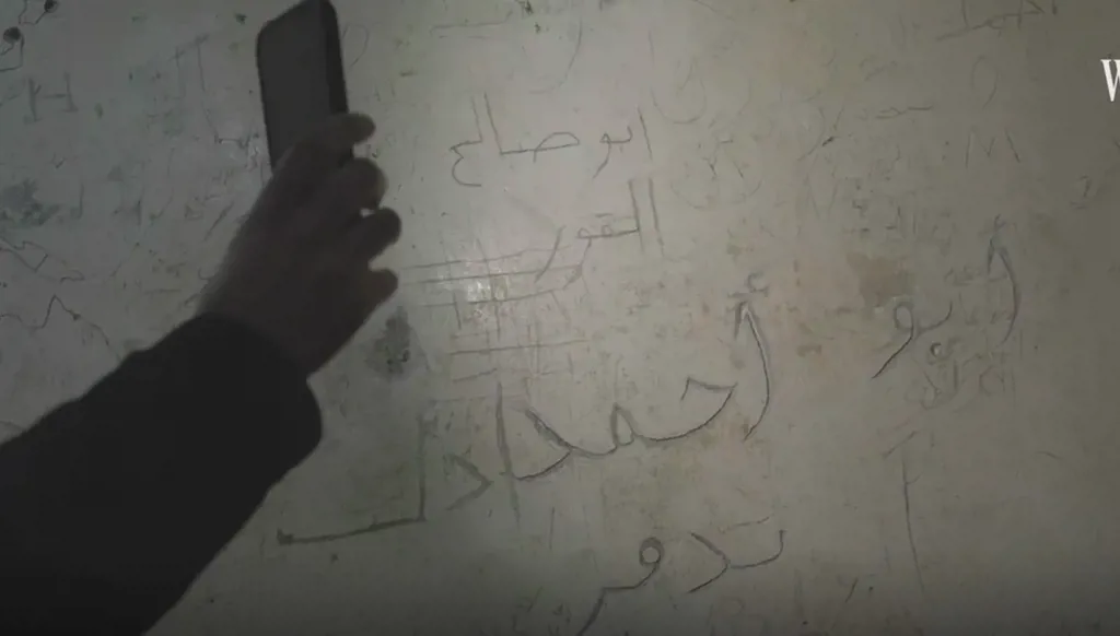 "وول ستريت جورنال" تجول في سجون دمشق المهجورة: "الجدران تحفظ حكاياتهم" (فيديو)