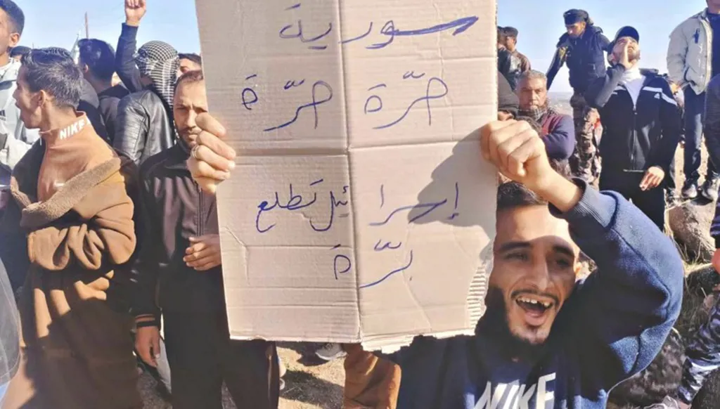 لأول مرة منذ بدء العملية الاسرائيلية داخل سوريا... إطلاق النار على شاب