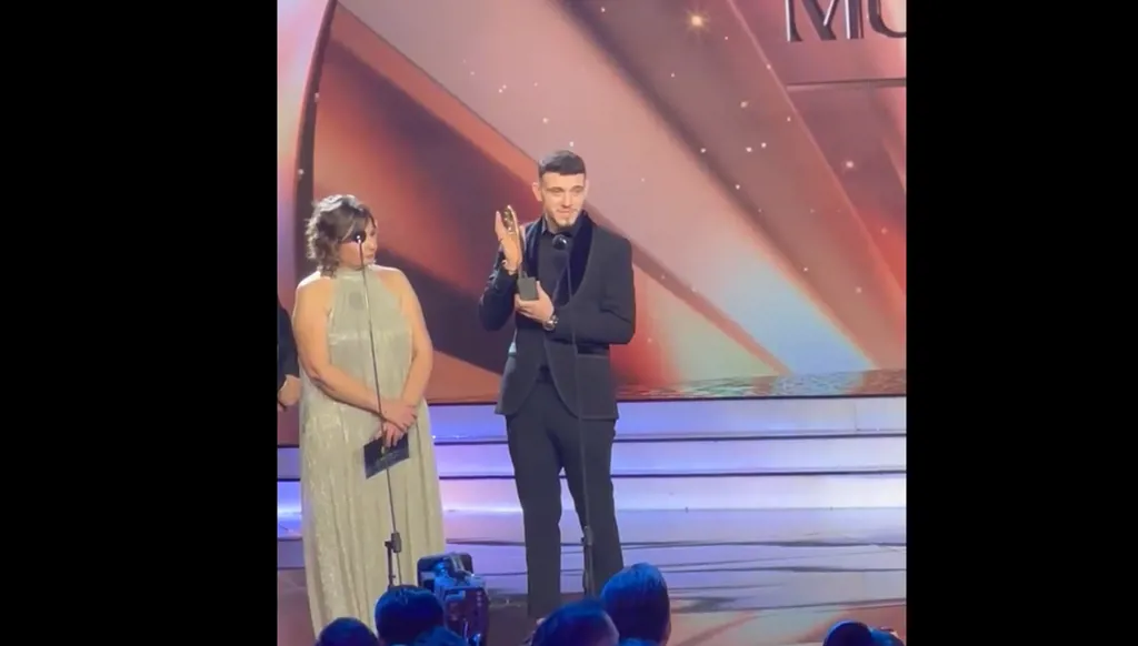 الشامي في موركس دور: أهدي الجائزة إلى بلدي سوريا (فيديو)