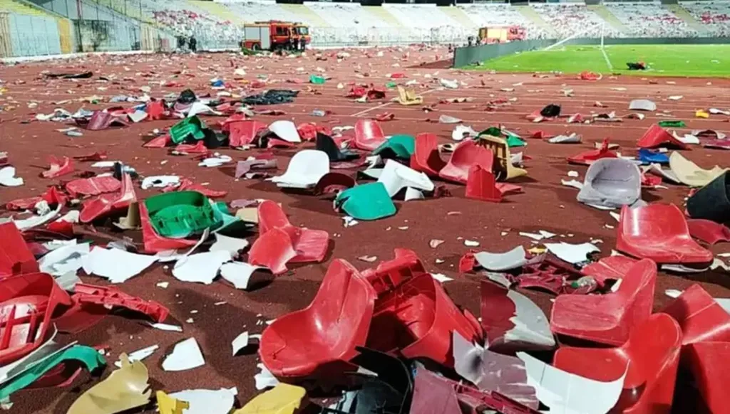 العنف الجماهيريّ في الملاعب الجزائرية... ظاهرة متكررة ولا حلول ناجعة!