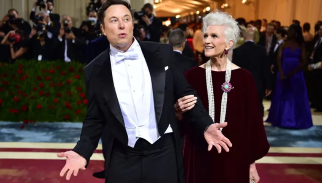 والدة إيلون ماسك... حكاية امرأة معنفة بسطت لها الصين السجادة الحمراء