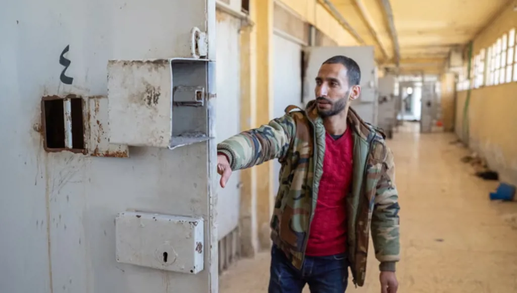 ولا تنتهي أهوال سجن صيدنايا... ماذا يقول السجين رقم أربعة؟