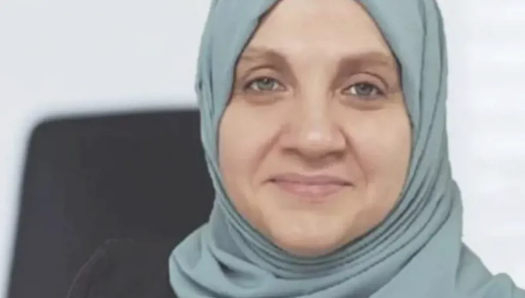 ما حقيقة تصريح مسؤولة شؤون المرأة السورية عائشة الدبس: المرأة مكانها المطبخ؟ (فيديو)