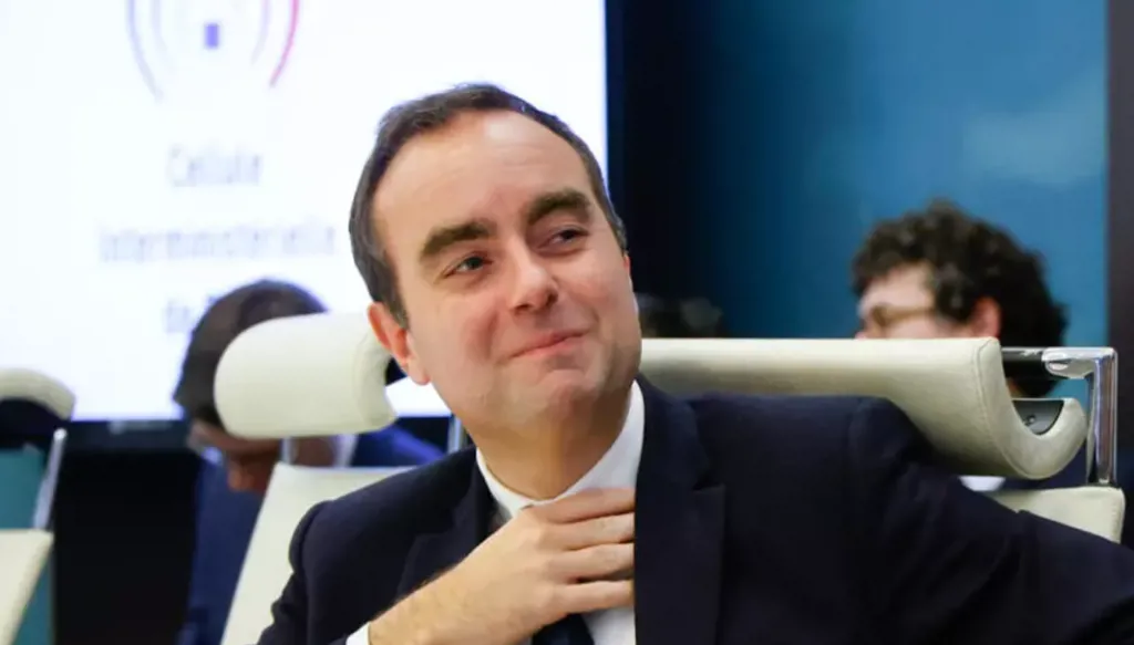 فرنسا تنفذ ضربات على مواقع لـ"داعش" في سوريا