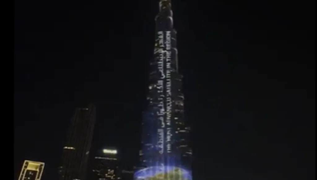 برج خليفة يحتفي بإطلاق "محمد بن زايد سات" القمر الاصطناعي الأكثر تطوراً (فيديو)