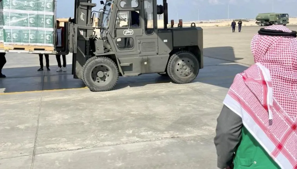 وصول الطائرة الإغاثية السعودية الـ 55 لإغاثة الشعب الفلسطيني في قطاع غزة