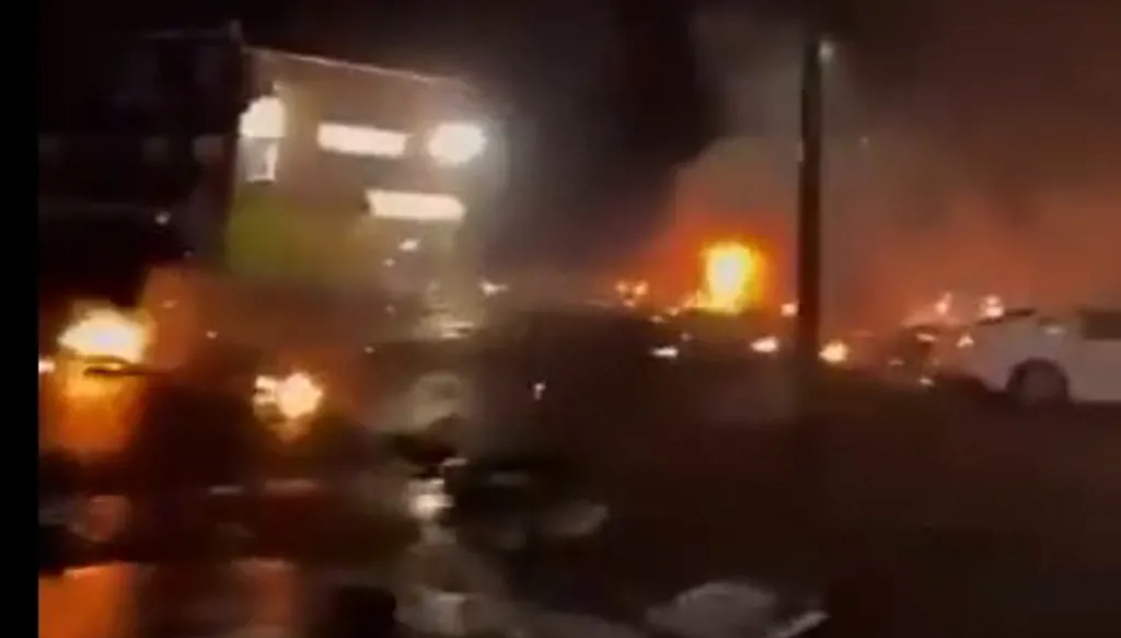 بالفيديو- رجل يوثّق لحظة سقوط طائرة فيلاديفيا... "الله أكبر"!