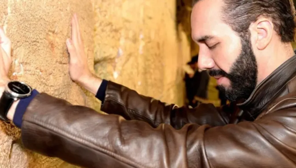 رئيس السلفادور الفلسطيني الأصل يعرض إيواء المجرمين المرحلين من أميركا لقاء بدل