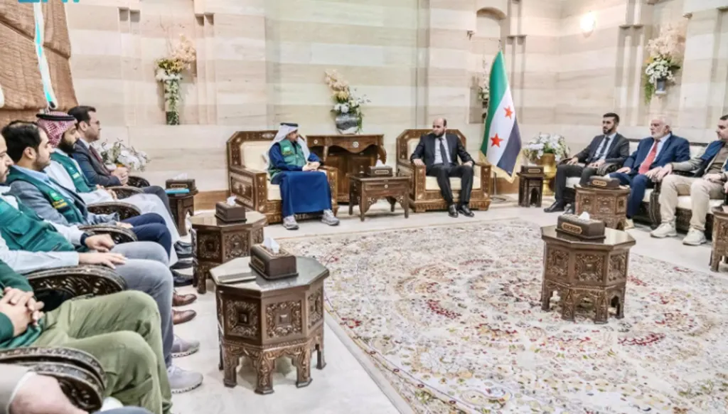 رئيس الوزراء السوري يلتقي فريق مركز الملك سلمان للإغاثة الطبي التطوعي في دمشق