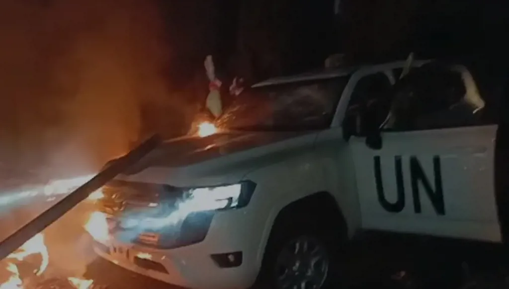 تعليق الرحلات القادمة من إيران حتى الأسبوع المقبل... عون: المعتدون على موكب "اليونيفيل" سينالون عقابهم