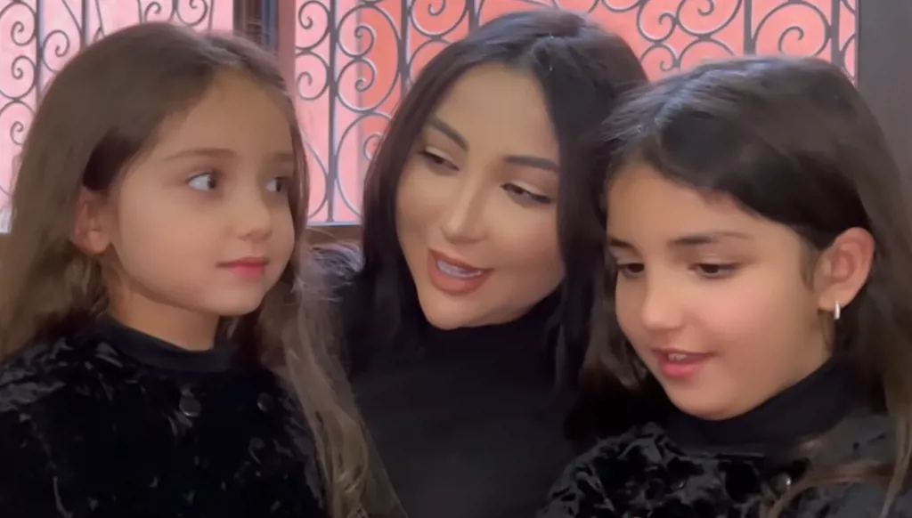 دنيا بطمة في لقائها الأوّل مع ابنتيها بعد خروجها من السجن (فيديو)