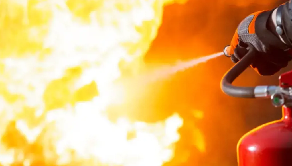 تلامذة يشعلون النار بزميلهم من خلال سكب الكاز على جسده