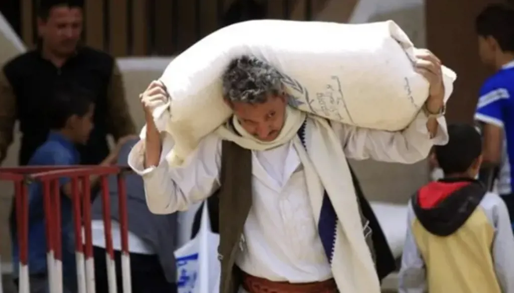 الحوثي يستولي على المخزون الغذائي لبرنامج الأغذية العالمي في صعدة