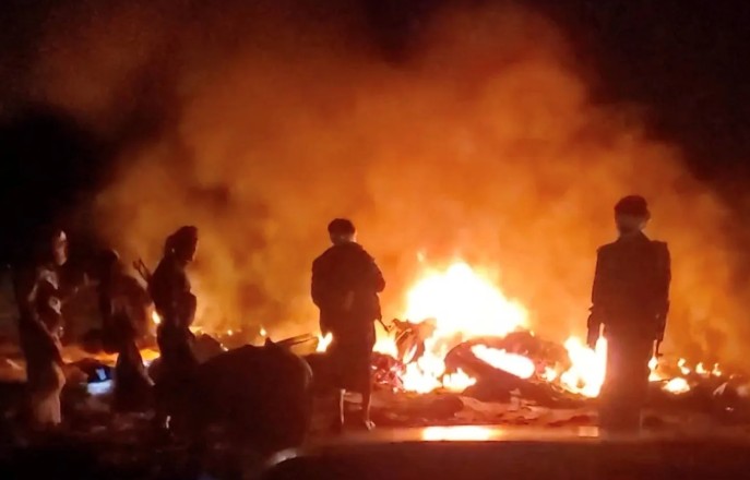 نيران تشتعل بموقع في صنعاء تقول الجماعة الحوثية إنها لمسيرة أميركية أسقطتها في محافظة الجوف 