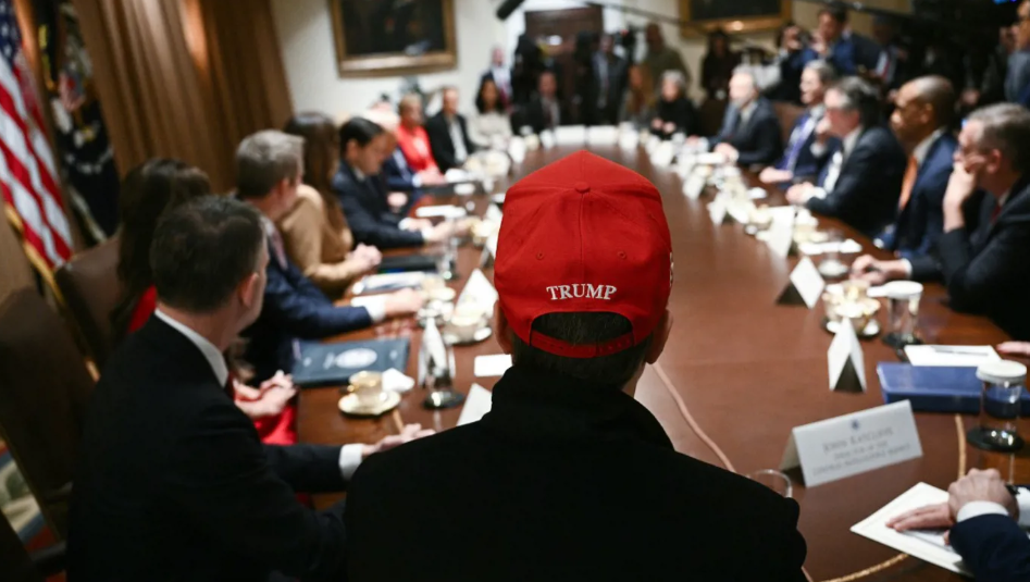 بدأ مساعدون كبار لترامب يسوّقون أن من الأفضل لوالتز أن يبادر إلى الاستقالة. (ا ف ب)