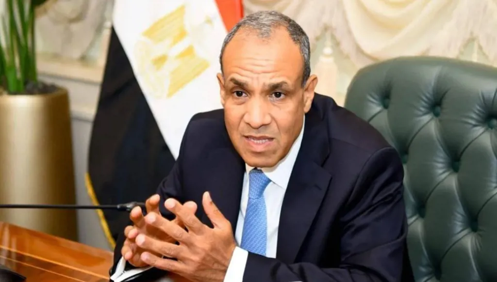 وزير الخارجية المصري يُطلع نظيره البريطاني على جهود مصر للعودة إلى اتفاق وقف إطلاق النار