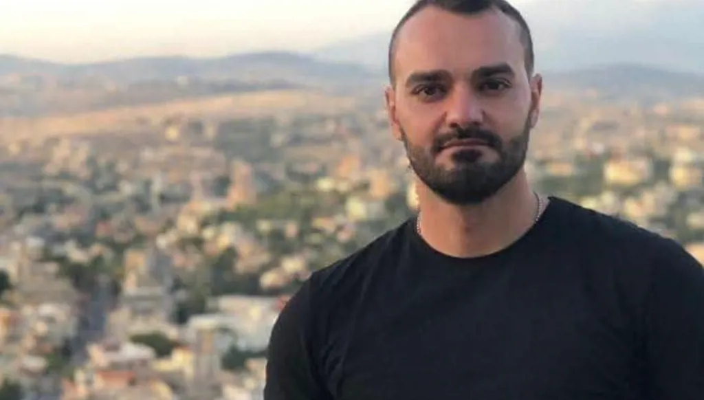 من هو المستهدف في الغارة على عيترون؟