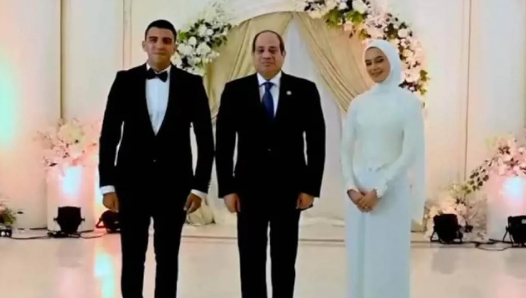 السيسي وعد ابنة ضابط مصري راحل... ووفى (فيديو)