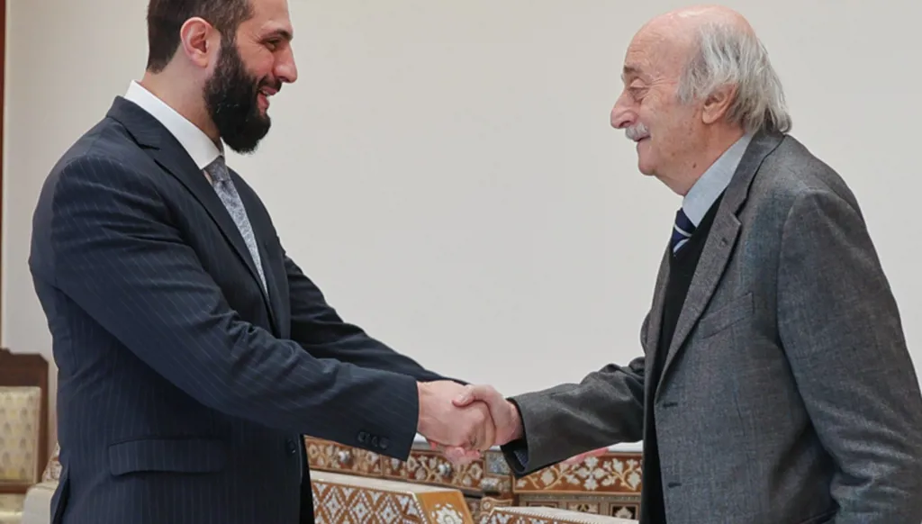 بالصور- جنبلاط يلتقي الشرع منفرداً... ولا تصريح