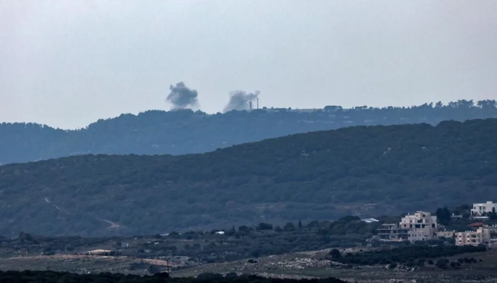 دخان يتصاعد على طول التلال في جنوب لبنان جرّاء القصف الإسرائيلي (أ ف ب- أرشيف)