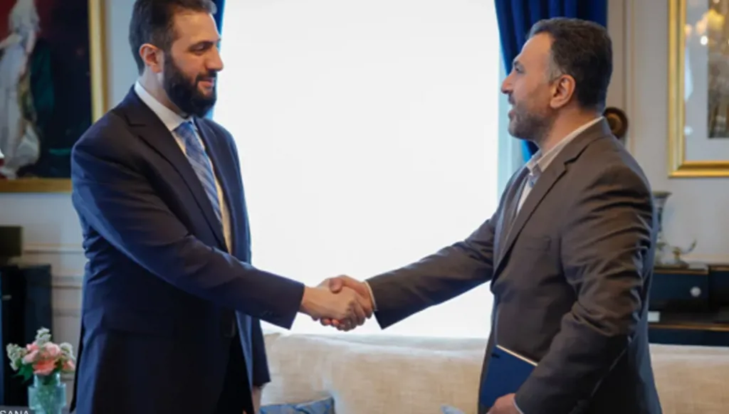 خلال زيارته باريس... الشرع يلتقي "قيصر" فاضح جرائم النظام السابق