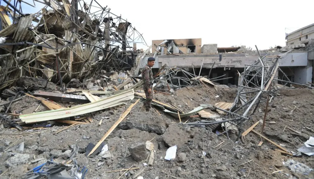 غارات إسرائيلية تستهدف موانئ يمنية