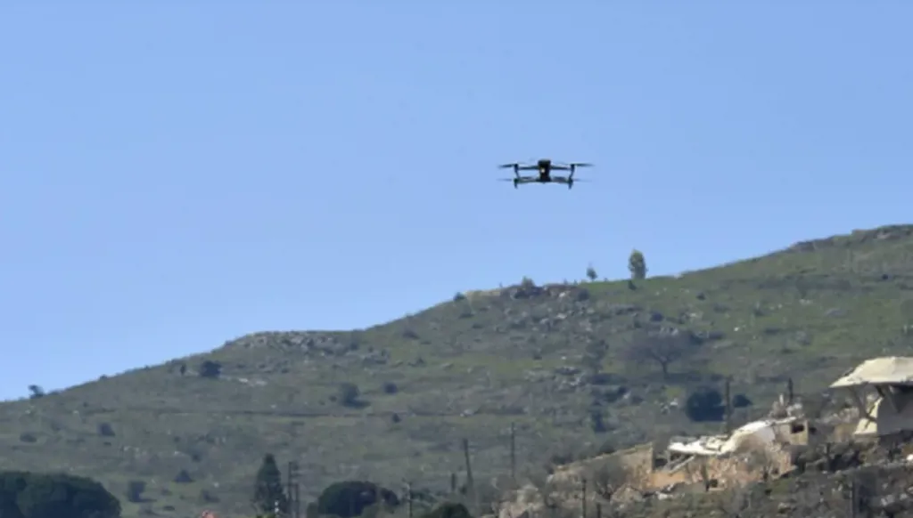 الجيش الاسرائيلي يوثق الهجوم على دراجة على طريق المنصوري جنوبي لبنان