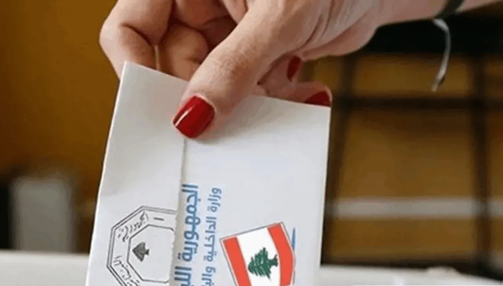 معركة سياسية قاسية في جزين... صراع على "شكّ العلم" بين "التيار" و"القوات"