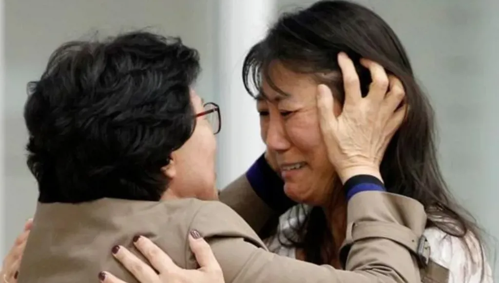 عرفتها من ملمس شعرها بعد 44 عاما... حكومة باعت نحو 9 آلاف طفل