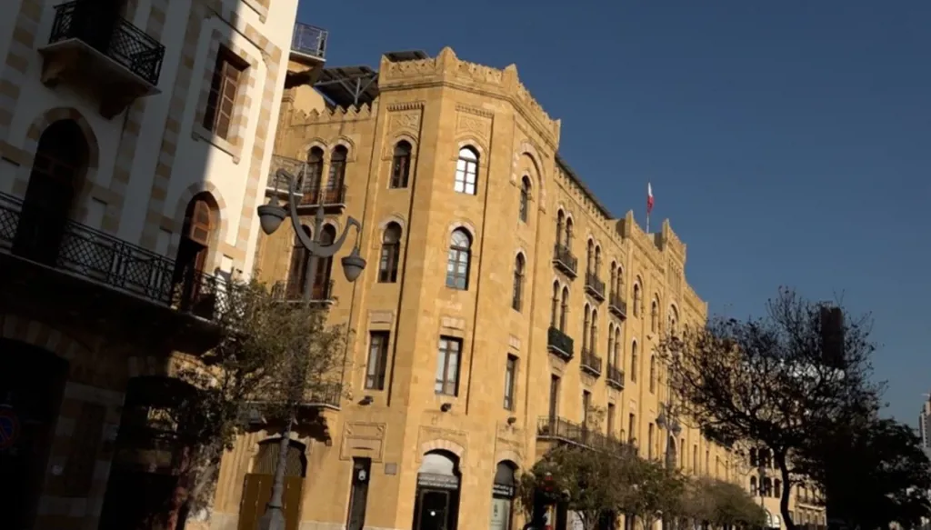 كيف تبني البلديات موازناتها؟ وهل يحق لها فرض رسوم إضافية؟