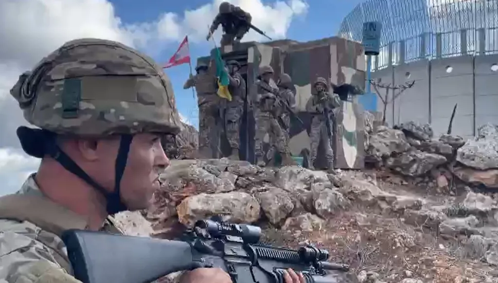 بالفيديو- الجيش اللبناني أزال علم "غولاني" من تلة رويسات الحدب
