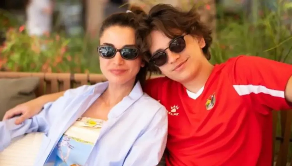 الملكة رانيا: "تي شيرت المنتخب زي رسمي هاليومين"