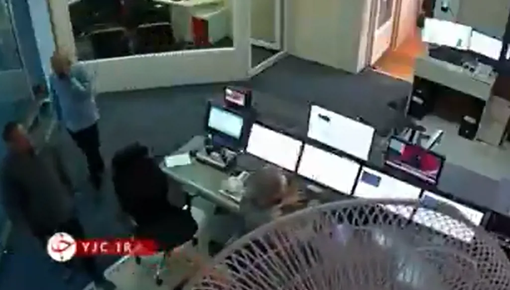 فيديو جديد للحظة استهداف مبنى التلفزيون الإيراني