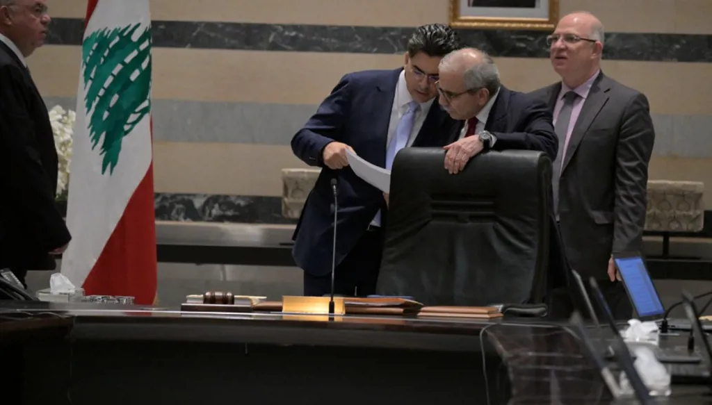 مجلس الوزراء يدرس مشروع تأهيل مطار رينيه معوض - القليعات