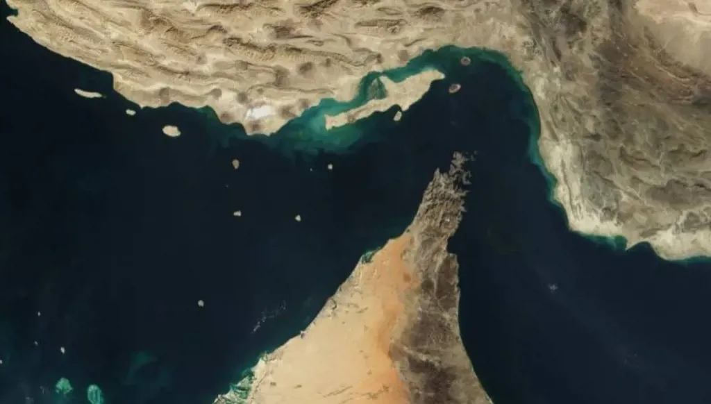 بعد رصد شحنة ألغام بحرية... هل لوّحت إيران بإغلاق مضيق هرمز؟