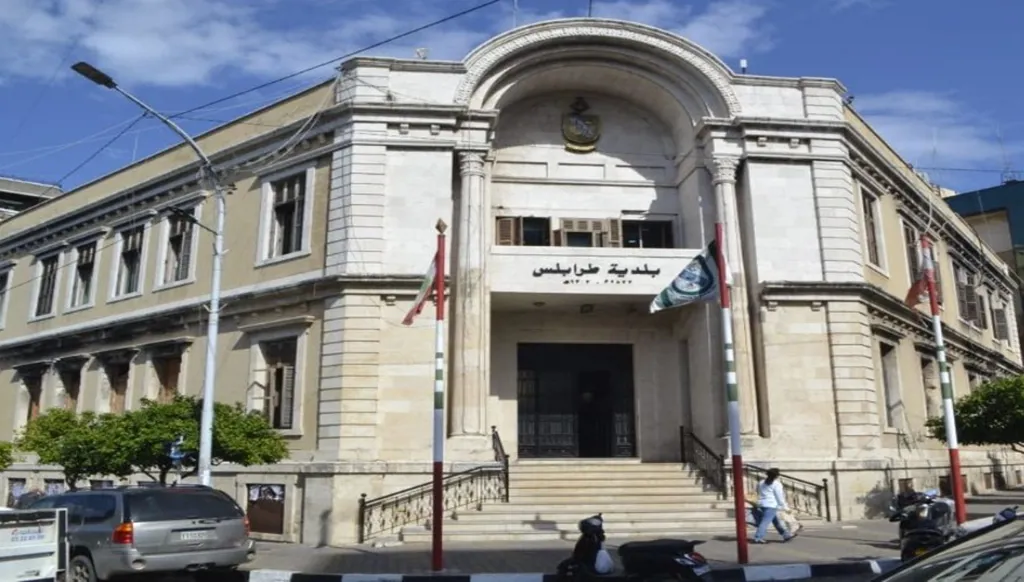 بلدية طرابلس تُصادر وتتلف مواد غذائية فاسدة