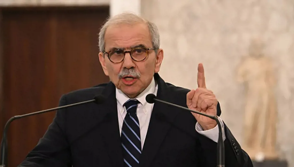 سلام يؤكد ضرورة حصر السلاح بيد الدولة